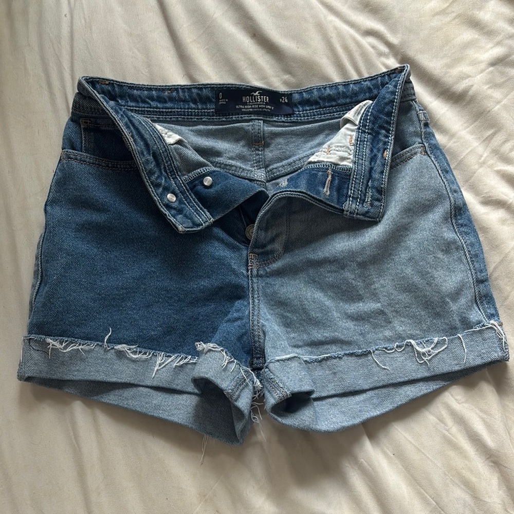 Hollister Women's Blue Two-Tone Jean Shorts